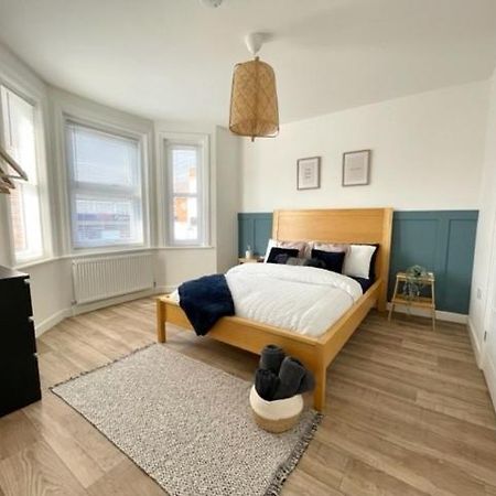 Central, Bright & Spacious Apartment - Parking Included Bournemouth Exteriör bild