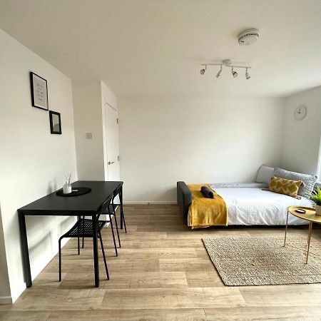Central, Bright & Spacious Apartment - Parking Included Bournemouth Exteriör bild