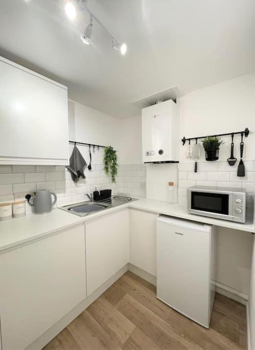 Central, Bright & Spacious Apartment - Parking Included Bournemouth Exteriör bild