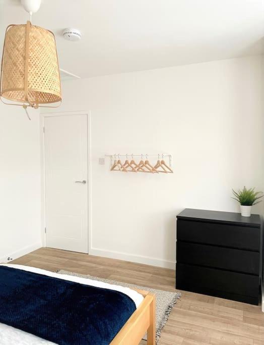 Central, Bright & Spacious Apartment - Parking Included Bournemouth Exteriör bild