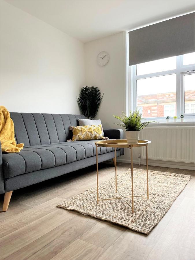 Central, Bright & Spacious Apartment - Parking Included Bournemouth Exteriör bild