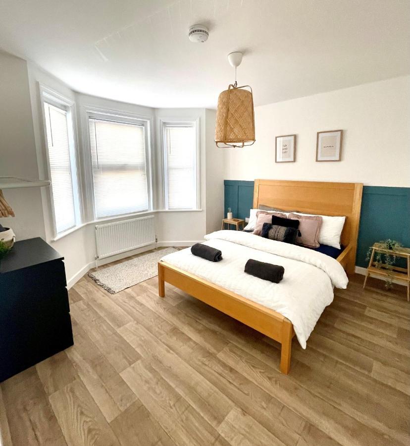 Central, Bright & Spacious Apartment - Parking Included Bournemouth Exteriör bild